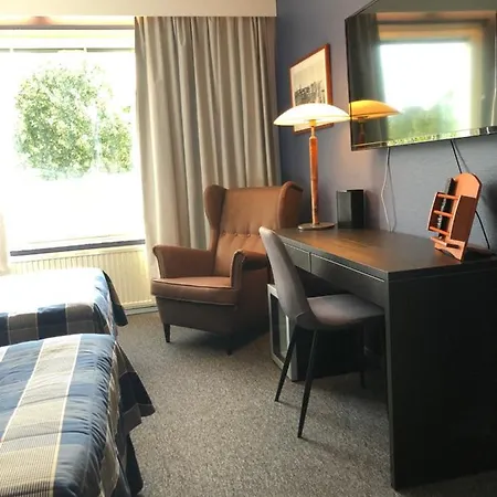 Hotel West Side *