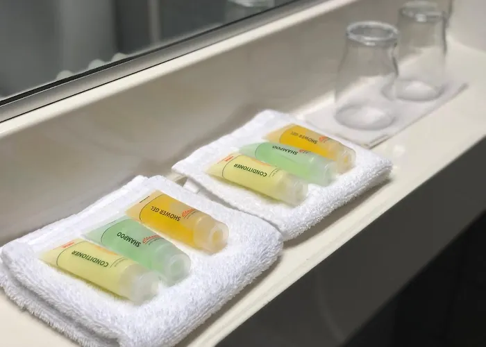 מלון West Side 3*