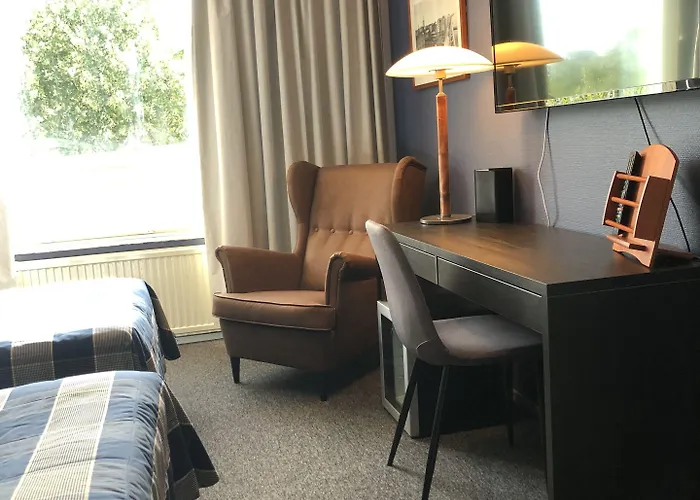 מלון West Side 3*